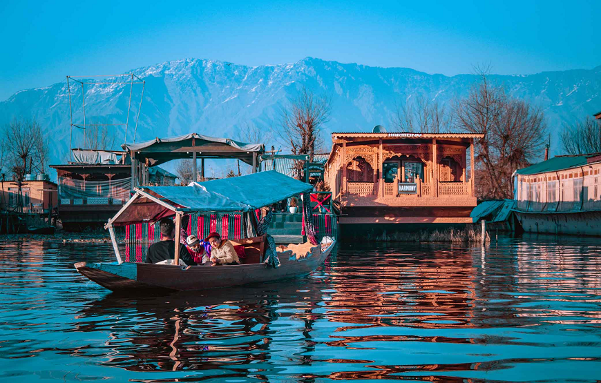 Charming Srinagar Gulmarg Tour Package